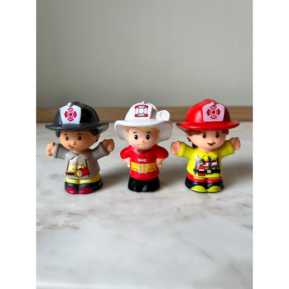 Fisher-Price Little People Fire Station Fire Marshal Firefighters Toy Set - Picture 2 of 9